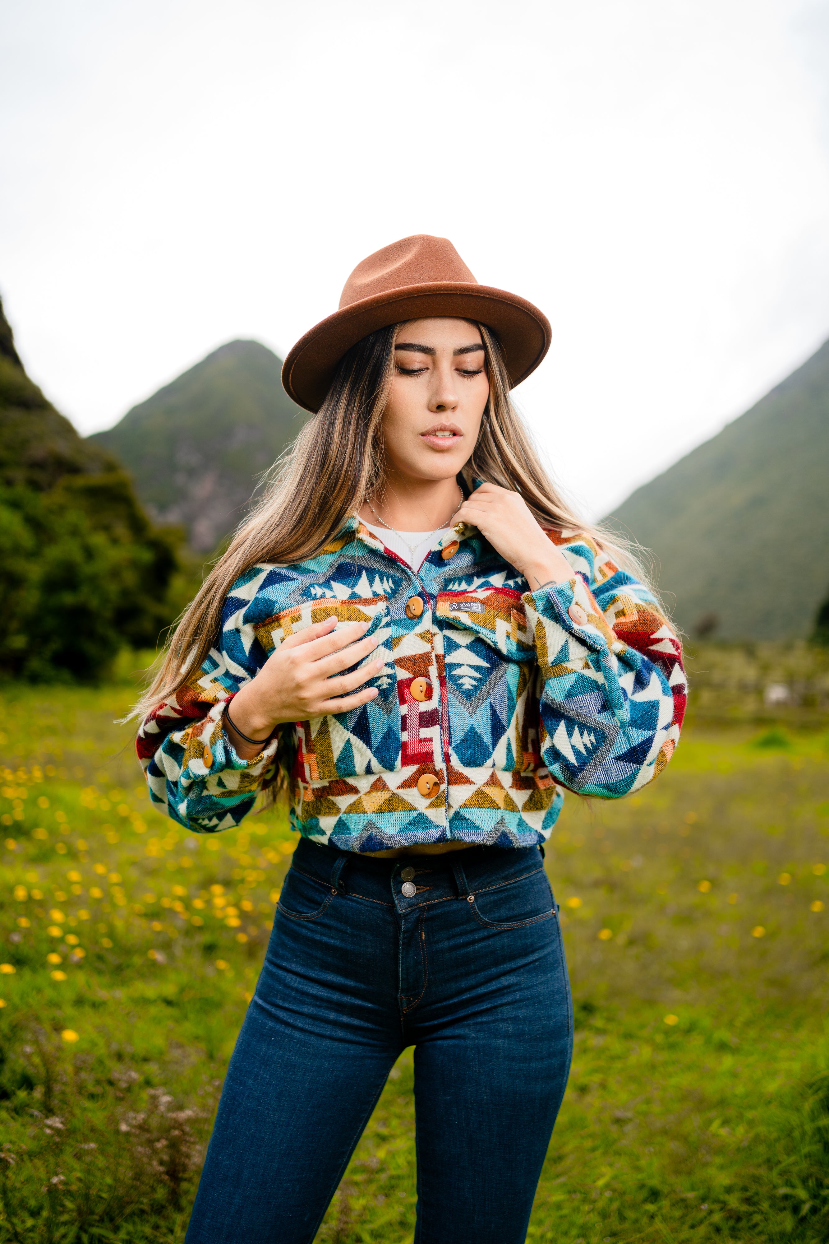 Thick Alpaca Shirt with Coconut Buttons, Crop top style, for women